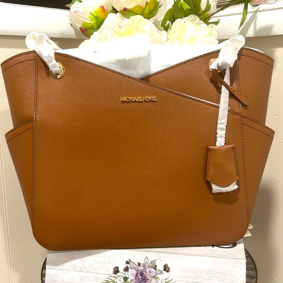 Michael Kors Jet Set Large Saffiano Leather bag - Picture 9 of 10